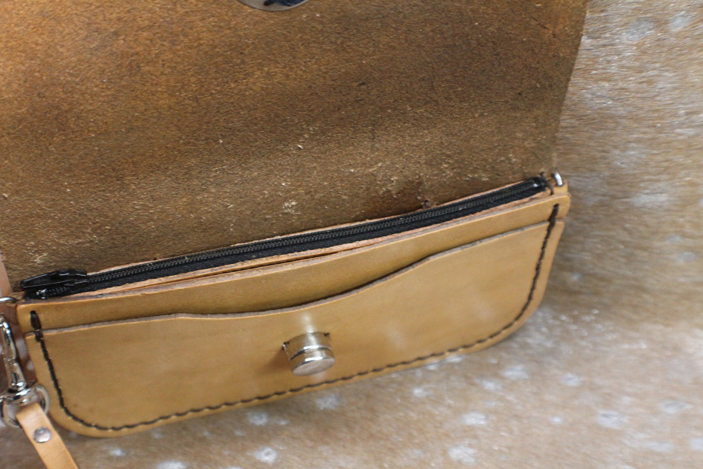 Twist-Lock Clutch