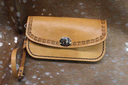 Twist-Lock Clutch